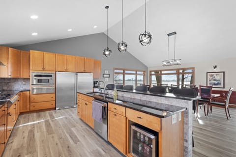 Gas stove, Microwave w/ convection oven and air fryer, fridge/freezer