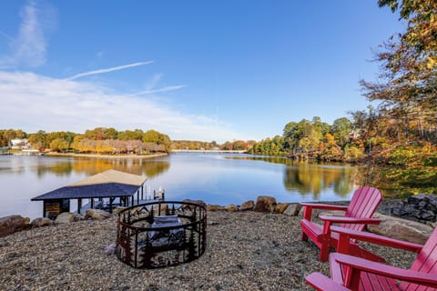 Hickory Vacation Rental | 4BR | 3.5BA | 4,600 Sq Ft | 1 Small Step to Enter