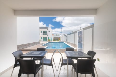 Basic Apartment | Outdoor dining