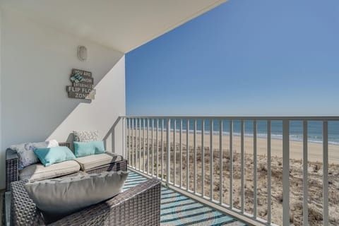 Welcome to Sea Gate 402!
