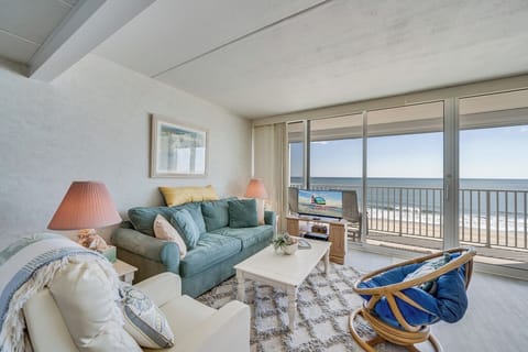 Welcome to Sea Gate 603!