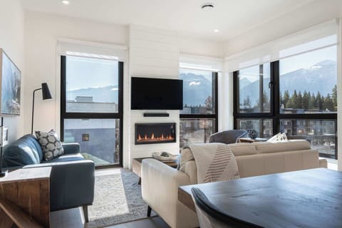 Living room - view of mountain range