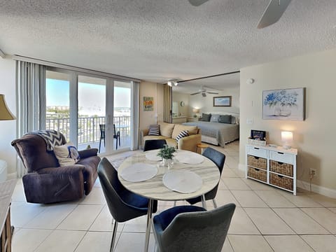 Welcome to Estero Beach & Tennis 706B