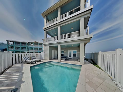 Welcome To Salty Kisses! Private Pool
