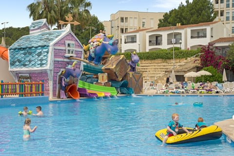 3 outdoor pools, open 10 AM to 6 PM, pool umbrellas, sun loungers