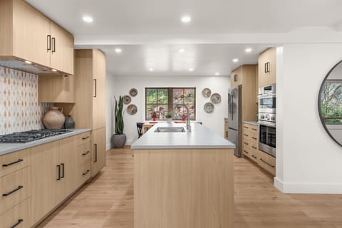 House | In-room dining