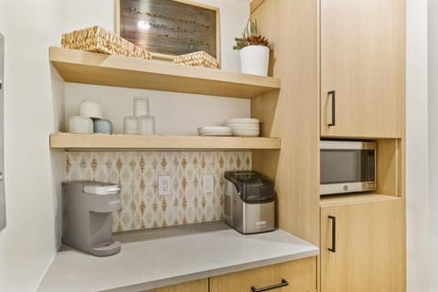 Classic Room, Patio, Mountain View | Interior