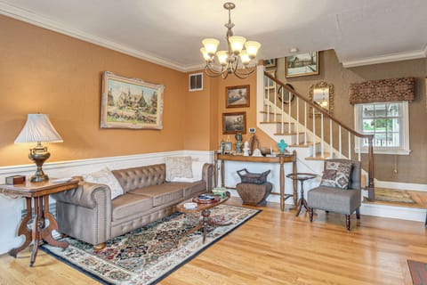 Huntington Vacation Rental | 2BR | 1BA | 1,200 Sq Ft