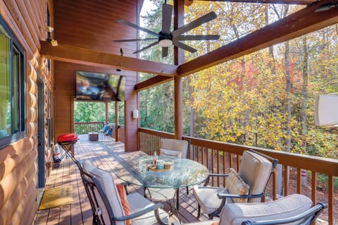 Flowery Branch Vacation Rental | 3BR | 3BA | 1,800 Sq Ft | Stairs to Access