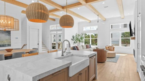 House (5 Bedrooms) | Interior