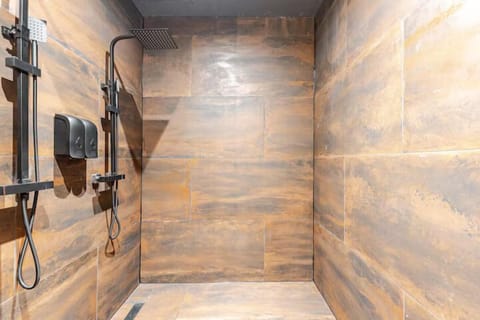 Luxury Suite, Private Pool | Bathroom | Slippers