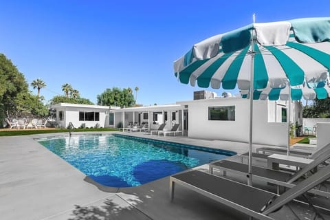 Large Pebbletec Pool, Eight Chaise Lounges, Furnished Covered Patio