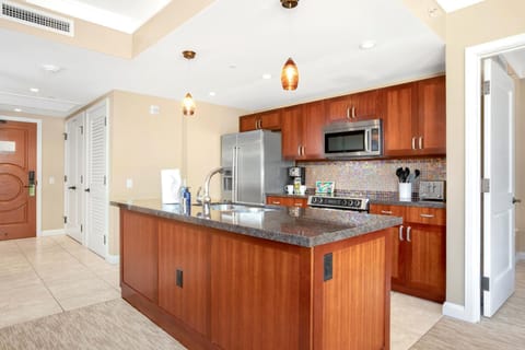 Sleek kitchen with granite counters—chef’s playground. HKH-222
