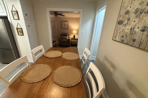 Kitchen/dining table 