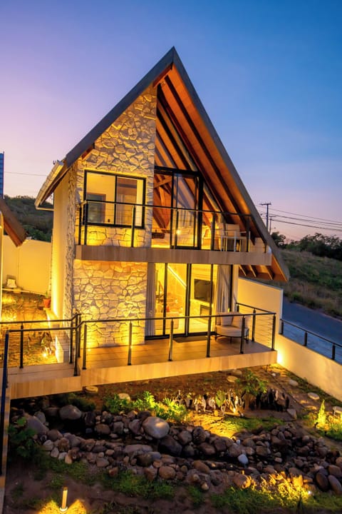 Deluxe Chalet, 1 King Bed with Sofa bed | Free WiFi