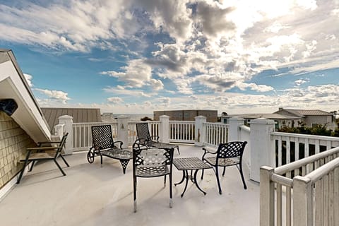 Enjoy the beach view and hear the ocean from the homes rooftop.