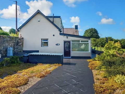 Exterior | Fox&rsquo;s Lair Farmhouse, Groeslon Nr Caernarfon