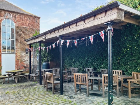 Sitting-out-area | Bridlington Old Town House - Rowan Properties, Bridlington