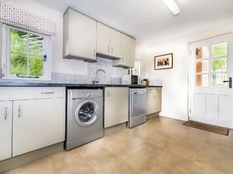 Utility | Fursdon Cottage, Cadbury