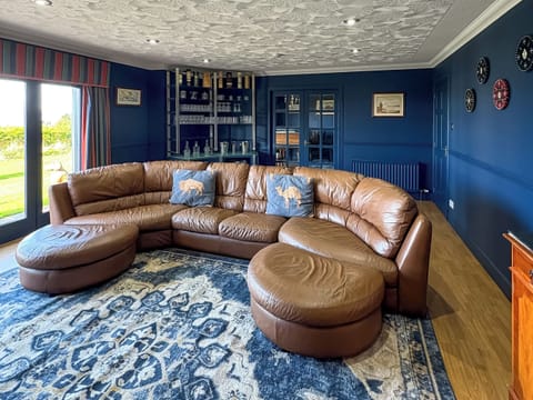 Living area | Abalone, Dingwall