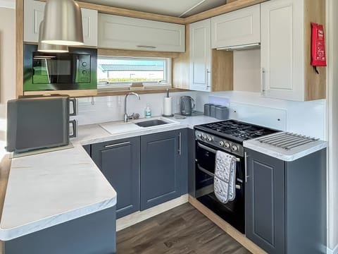 Kitchen area | Rorys Retreat - Rorys Ocean Retreats, Ayr
