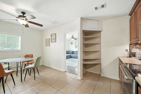 Simple kitchen setup ideal for cooking & casual meals