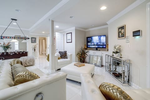 Silver Spring Vacation Rental | 3BR | 3BA | 2,000 Sq Ft | Stairs Required