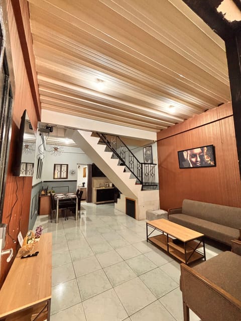 Apartment, 2 Bedrooms, Smoking, Balcony | Living room