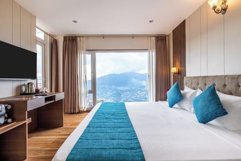 Valley View Room with Balcony | WiFi (free)
