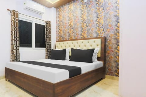 Family Single Room, Balcony, City View | In-room safe, soundproofing, iron/ironing board, free WiFi