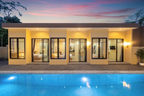 2 outdoor pools
