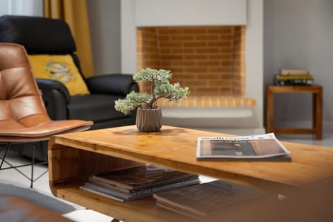 House | Living room | 45-inch LED TV with satellite channels