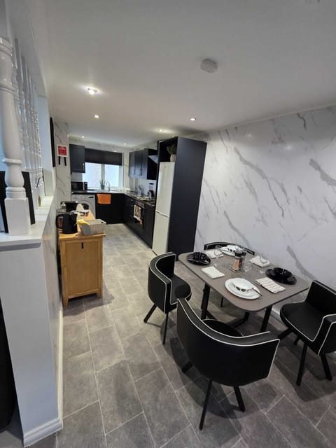 House, 2 Bedrooms, Smoking, Garden View | Lounge