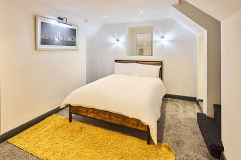 Emporium Basement Apartment, Nottingham - Host & Stay