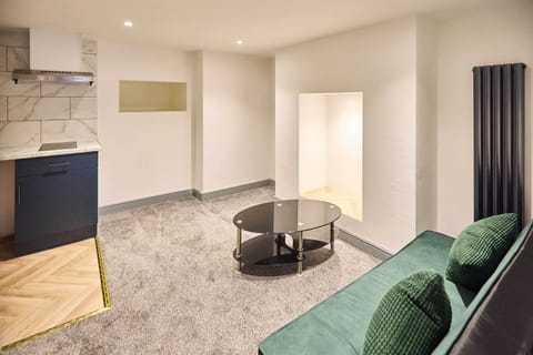 Emporium Basement Apartment, Nottingham - Host & Stay