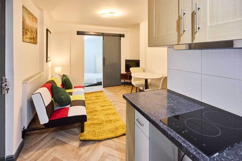 Emporium Ground Floor Apartment, Nottingham - Host & Stay