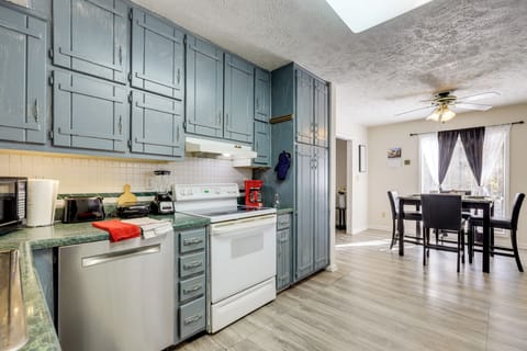 House (4 Bedrooms) | Interior