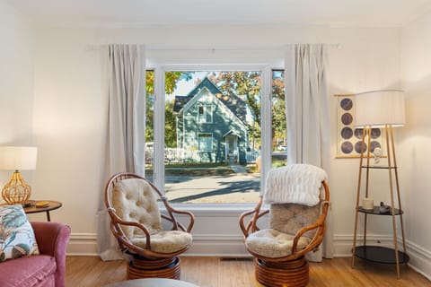 Unwind in these cozy chairs by the window, where breathtaking views invite pure relaxation! 🌅🪑