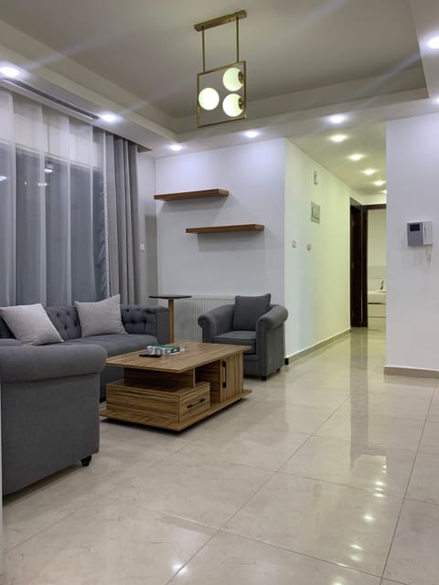 Apartment, 3 Bedrooms, Accessible, Smoking | Living room