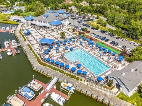 66-Yacht Club 5