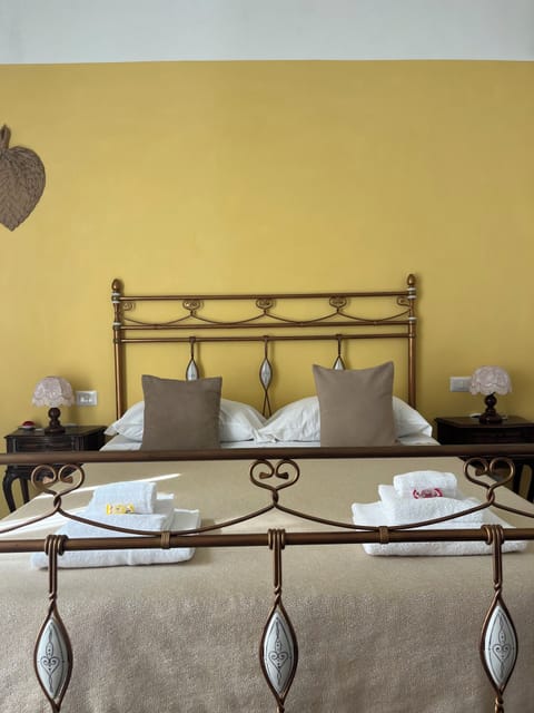 Double Room, Balcony, City View | Desk, free WiFi
