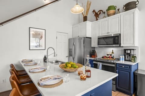 Kitchen: Drip coffee maker, blender, toaster, cooking utensils, tableware