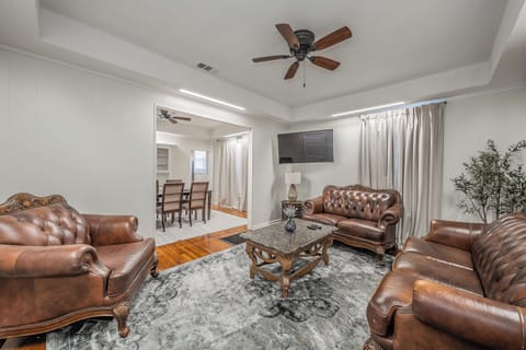Cozy & large living room for guest & has a large tv for family night or news
