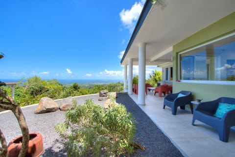 In Sainte Rose, Villa Sofaïa View overlooks the Grand Cul de Sac Marin. The view is breathtaking. This villa combines contemporary architecture with traditional Guadeloupean furnishings. The only villa offering access to a private river for refreshing swims.