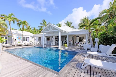 Your rental in Saint-François, the Villa Pescale and its splendid view of the Caribbean Sea