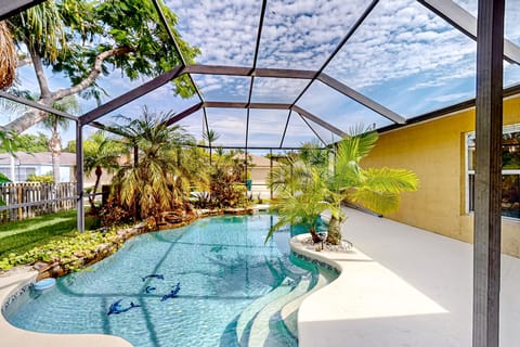 Beautiful private outdoor patio & pool