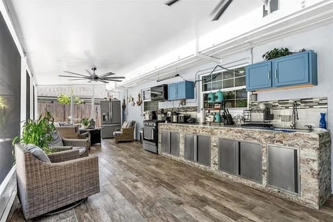 Full Kitchen Patio for Entertainment and Relaxation!