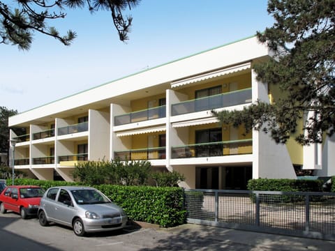 Apartment, Condominium, Balcony, Shade