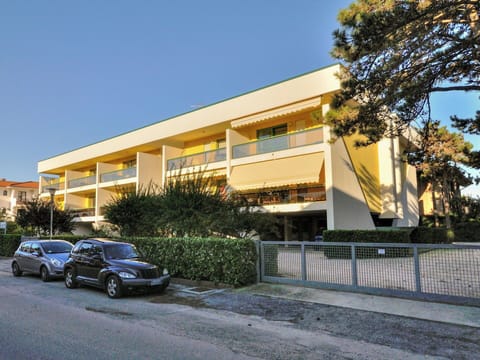 Condominium, Balcony