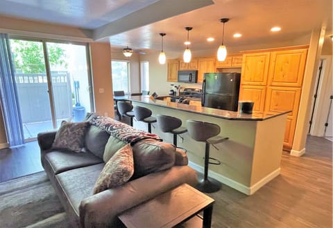 Deluxe Condo, 3 Bedrooms, Kitchen | Living area | 55-inch TV with digital channels, streaming services